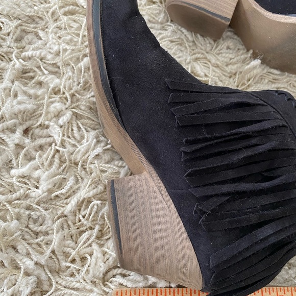 Forever 21 Faux Suede Fringe Ankle Boots Size 6 - Picture 6 of 9